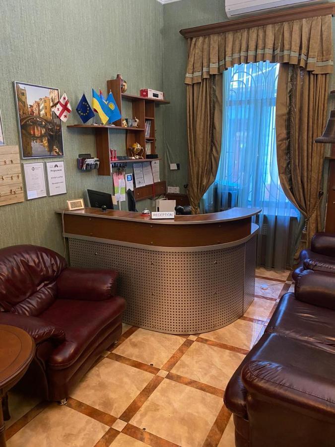 Hotel Pavo ティビリシ エクステリア 写真