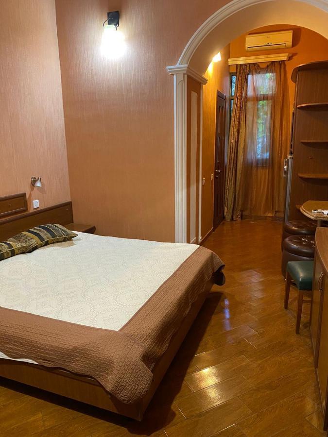 Hotel Pavo ティビリシ エクステリア 写真
