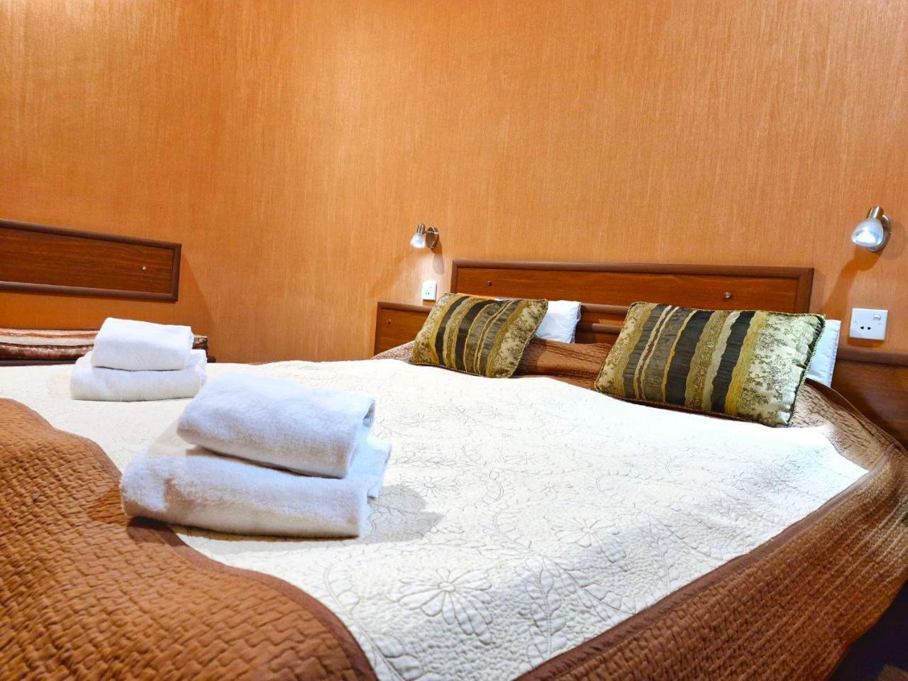Hotel Pavo ティビリシ エクステリア 写真