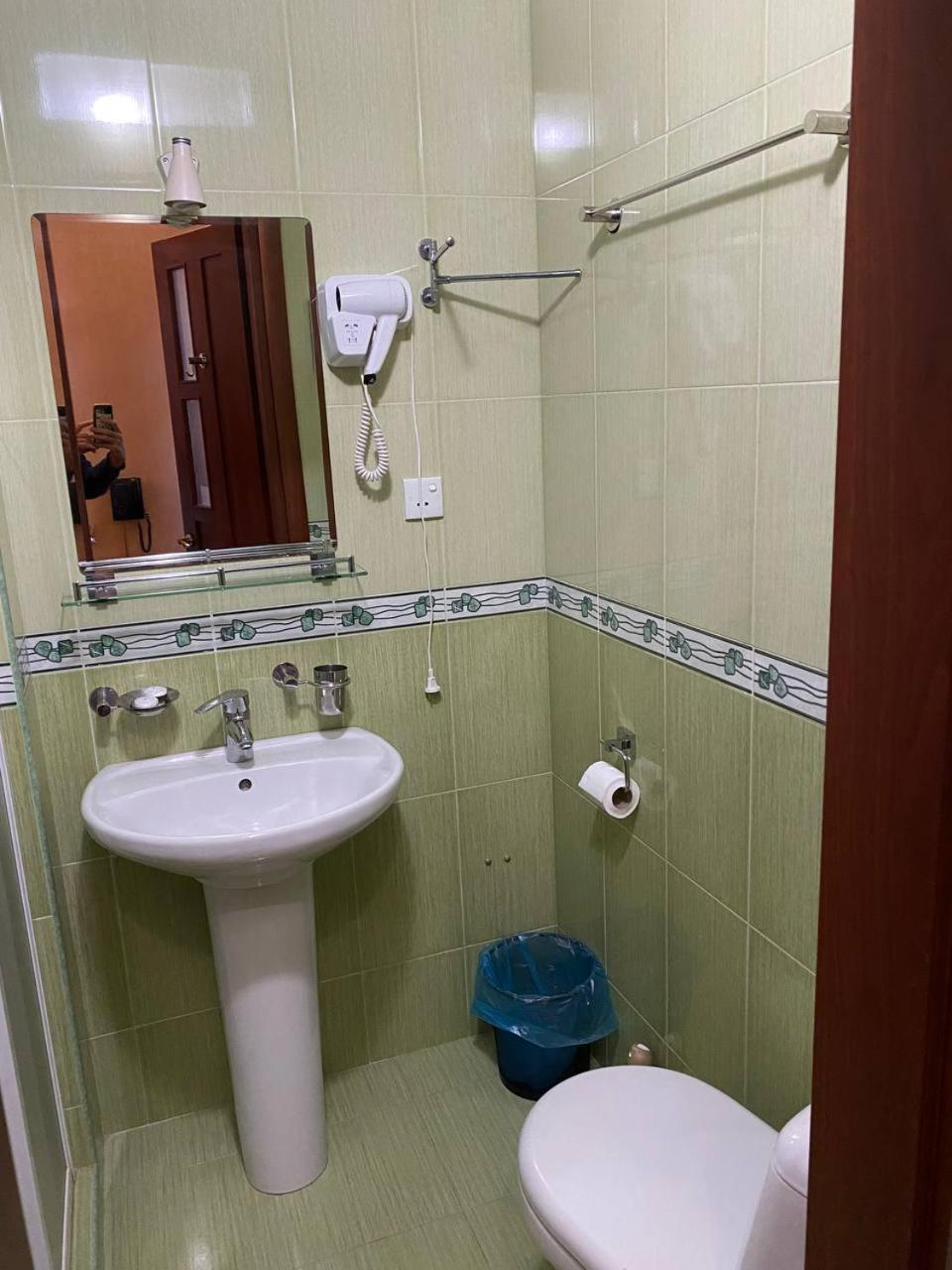 Hotel Pavo ティビリシ エクステリア 写真