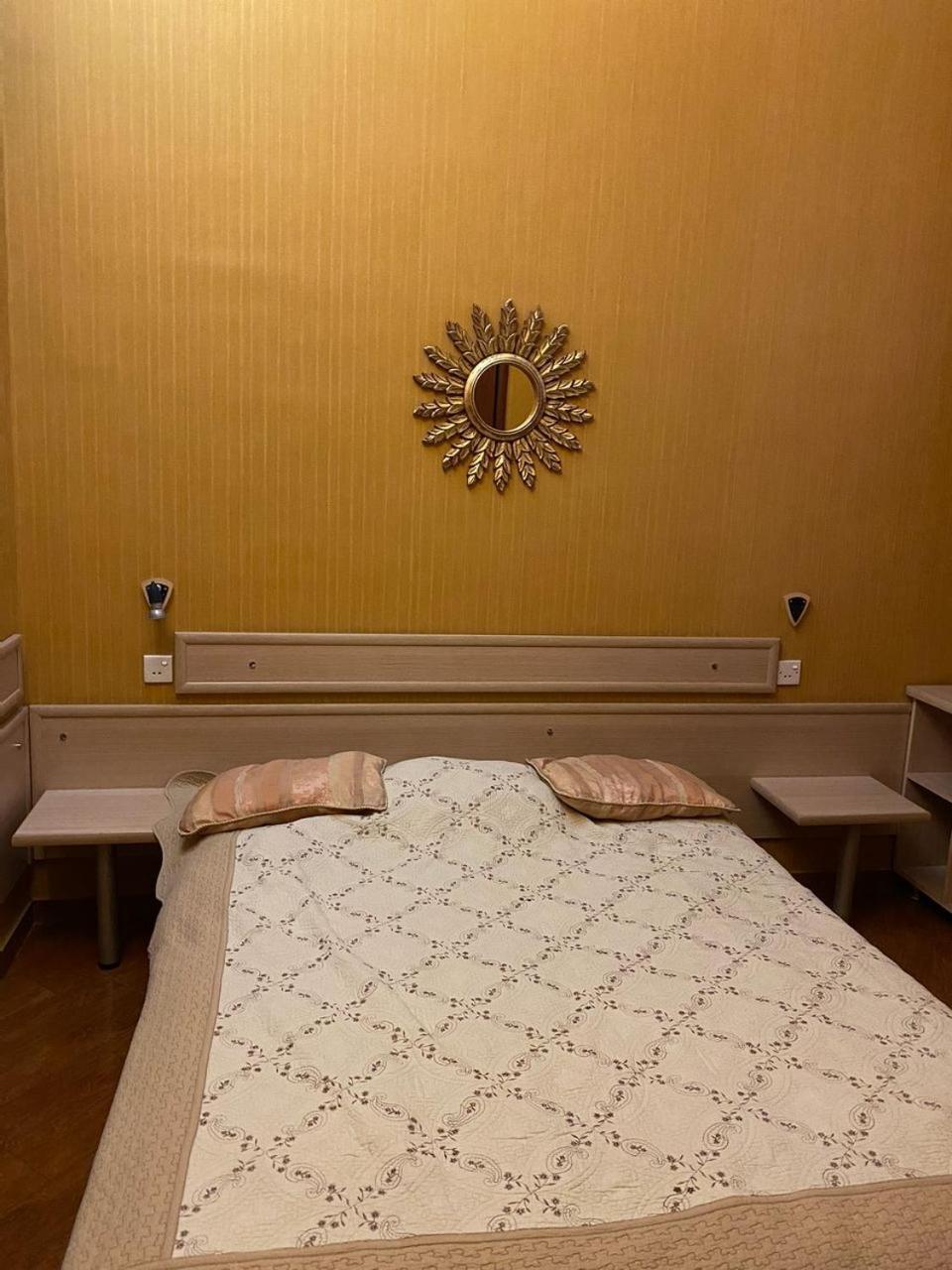 Hotel Pavo ティビリシ エクステリア 写真