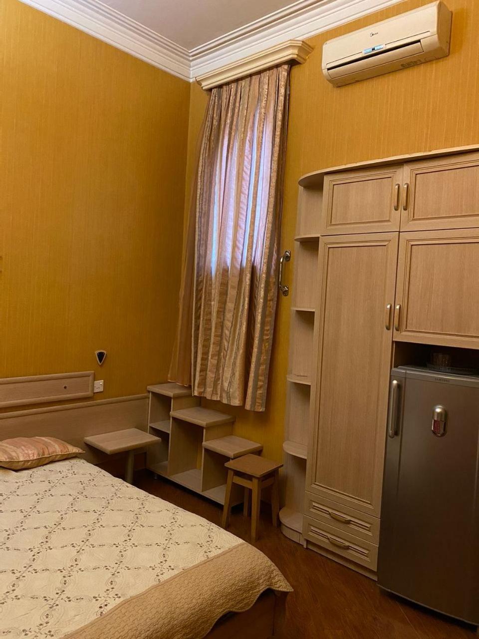 Hotel Pavo ティビリシ エクステリア 写真